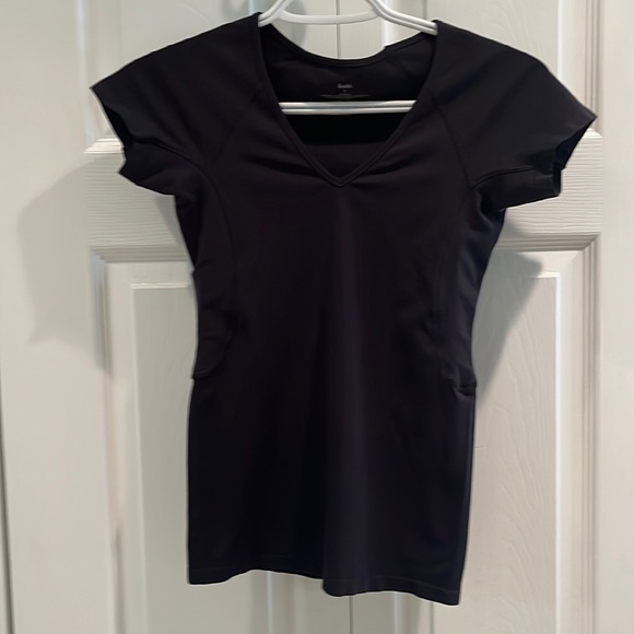 ❤️❤️SOLD Knix Black V Neck Short Sleeve Top❤️❤️ - Picture 1 of 4